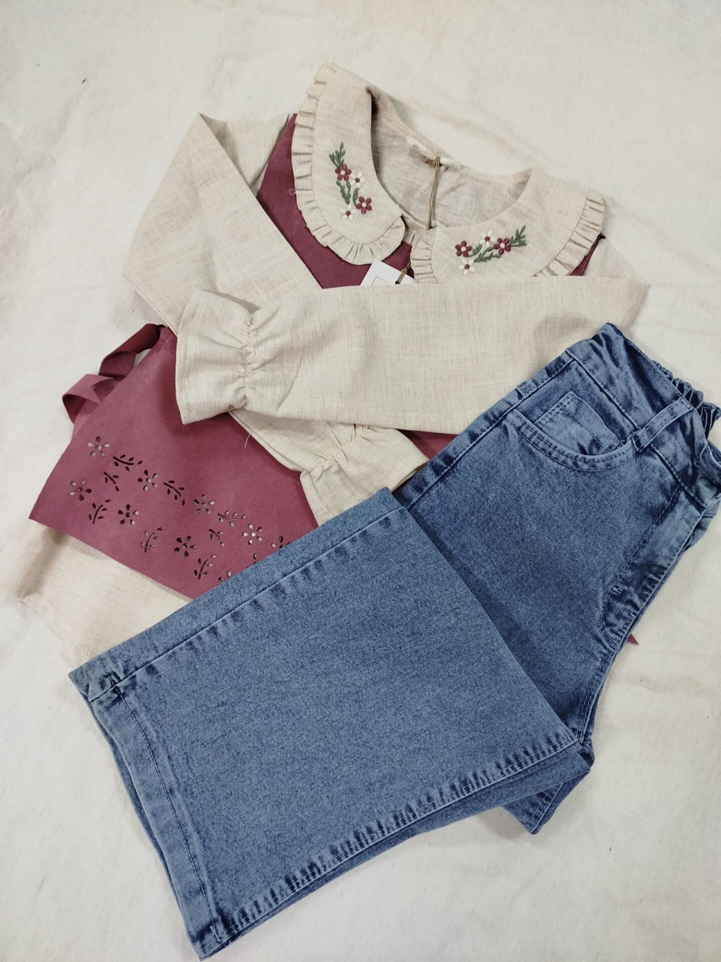 KETEN GÖMLEKLİ KOT PANTOLONLU ÜÇLÜ TAKIM