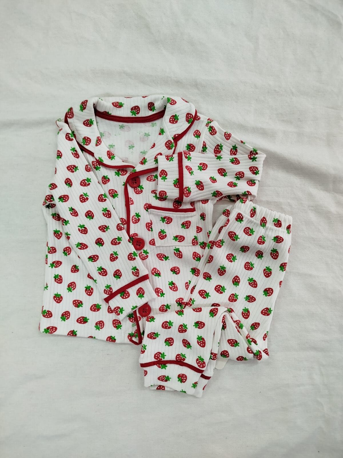 ÇİLEKLİ PİJAMA TAKIMI BEBEK