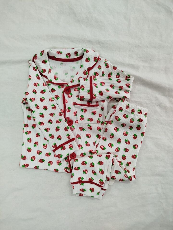 ÇİLEKLİ PİJAMA TAKIMI BEBEK