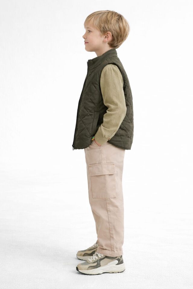 ERKEK ÇOCUK 4 LÜ KOMBİN TAKIM TSORT GÖMLEK KAPİTONE YELEK VE KARGO CEPLİ PANTOLON