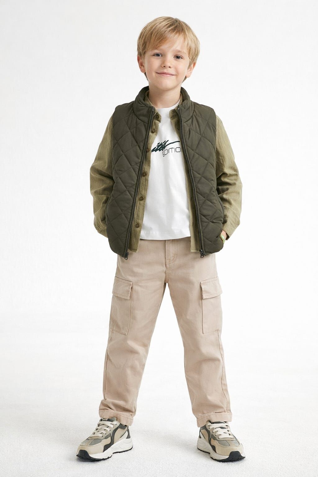 ERKEK ÇOCUK 4 LÜ KOMBİN TAKIM TSORT GÖMLEK KAPİTONE YELEK VE KARGO CEPLİ PANTOLON