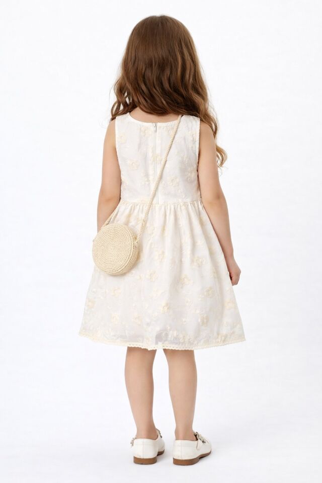 ZARİF ÇİÇEK İŞLEMELİ KOT CEKETLİ HASIR ÇANTALI ELBİSE